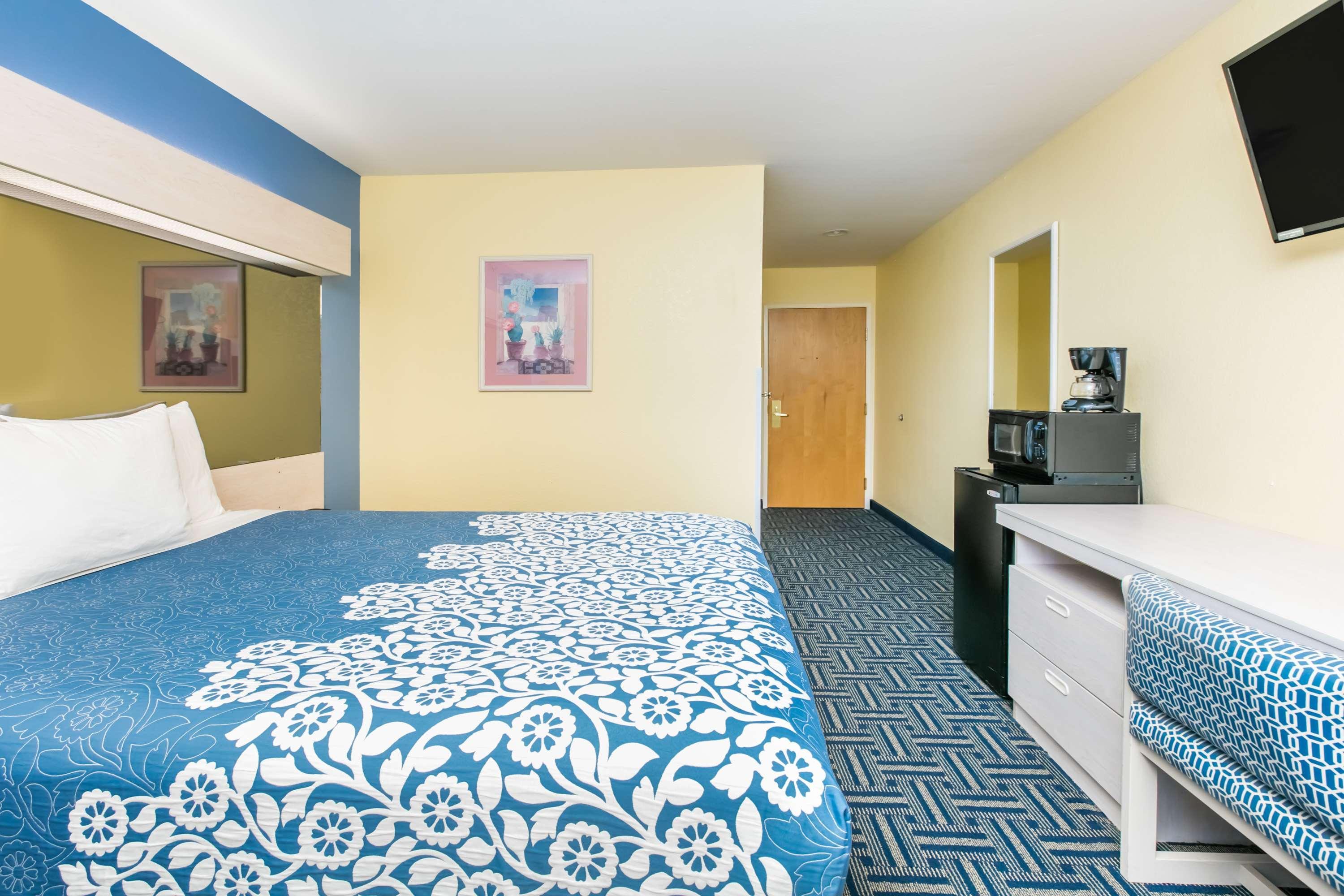 Days Inn Pryor Creek Eksteriør billede