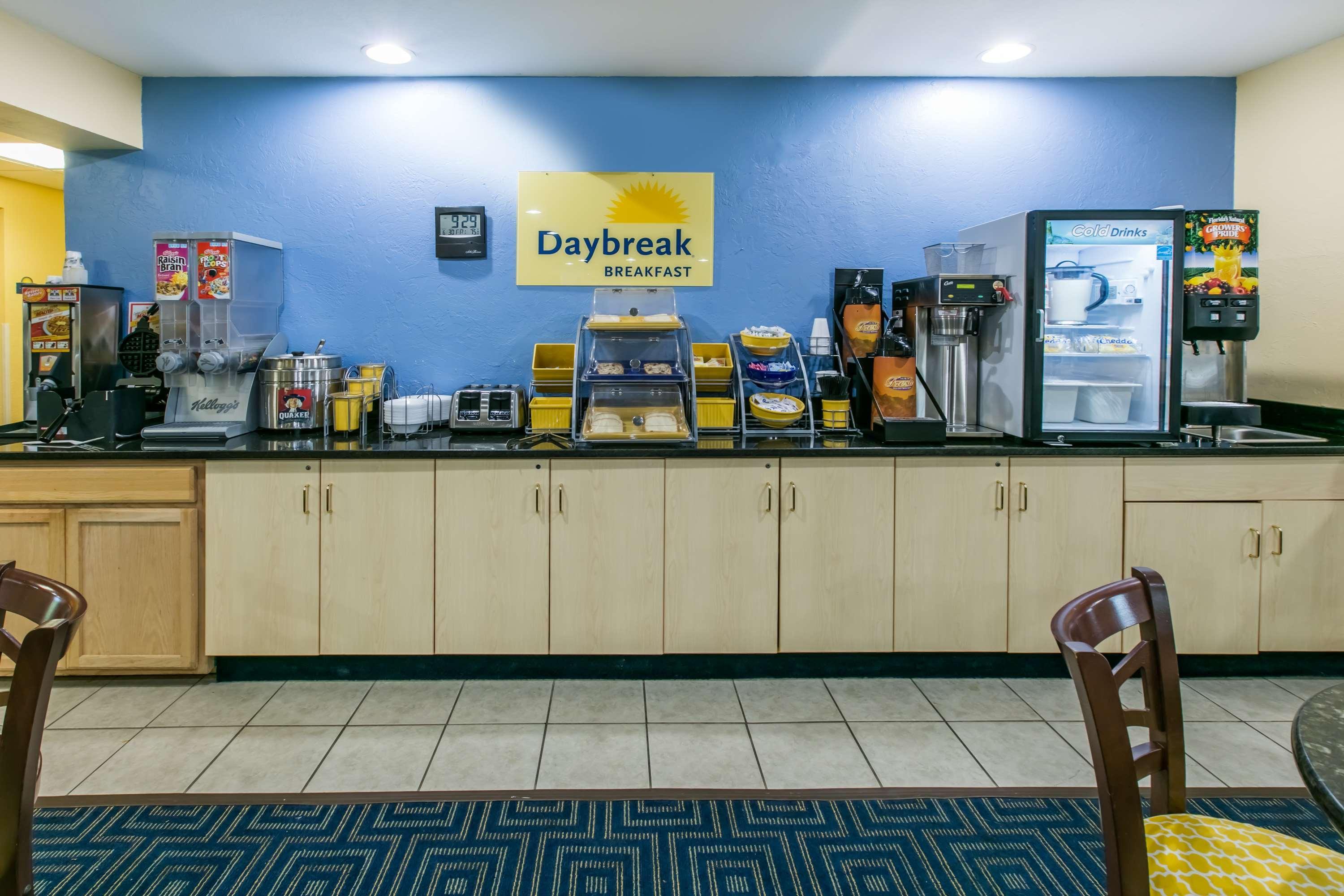 Days Inn Pryor Creek Eksteriør billede